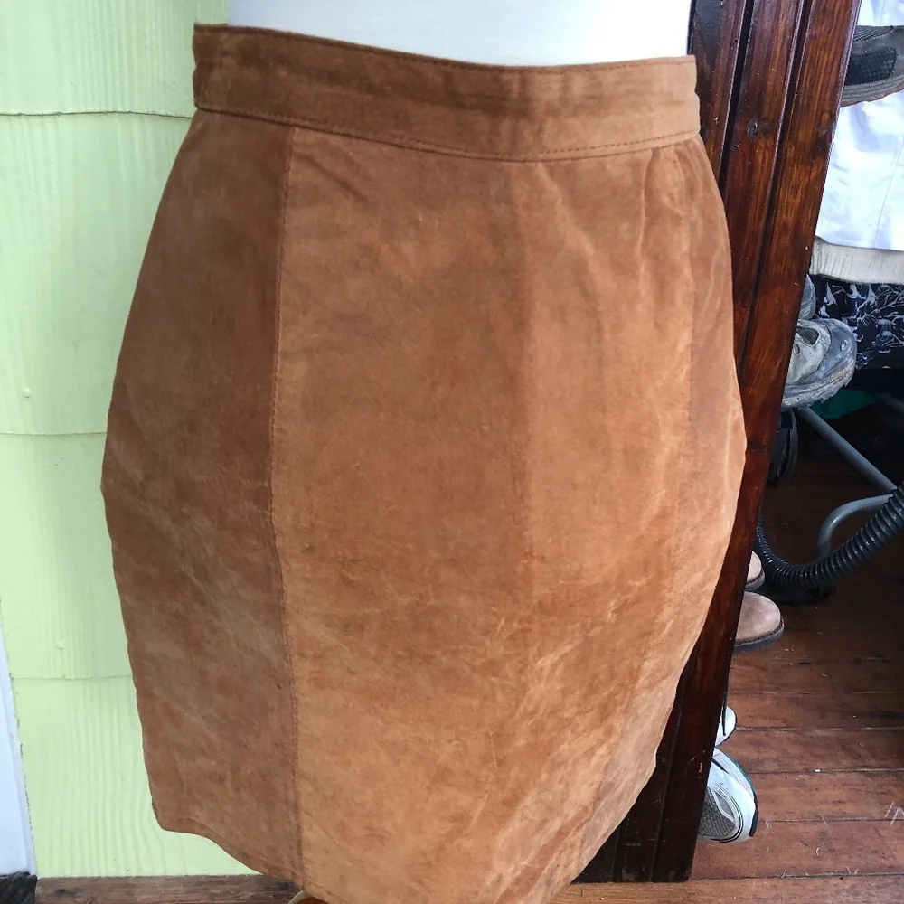 The Limited Leather Skirt‎